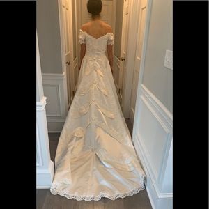 Beautiful MichaelAngelo wedding gown size 10